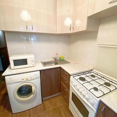Квартира Напротив Аэропорта Apartment Turksib Bagian luar foto