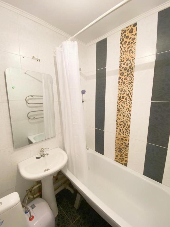 Квартира Напротив Аэропорта Apartment Turksib Bagian luar foto