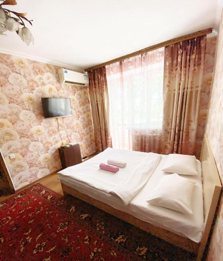 Квартира Напротив Аэропорта Apartment Turksib Bagian luar foto
