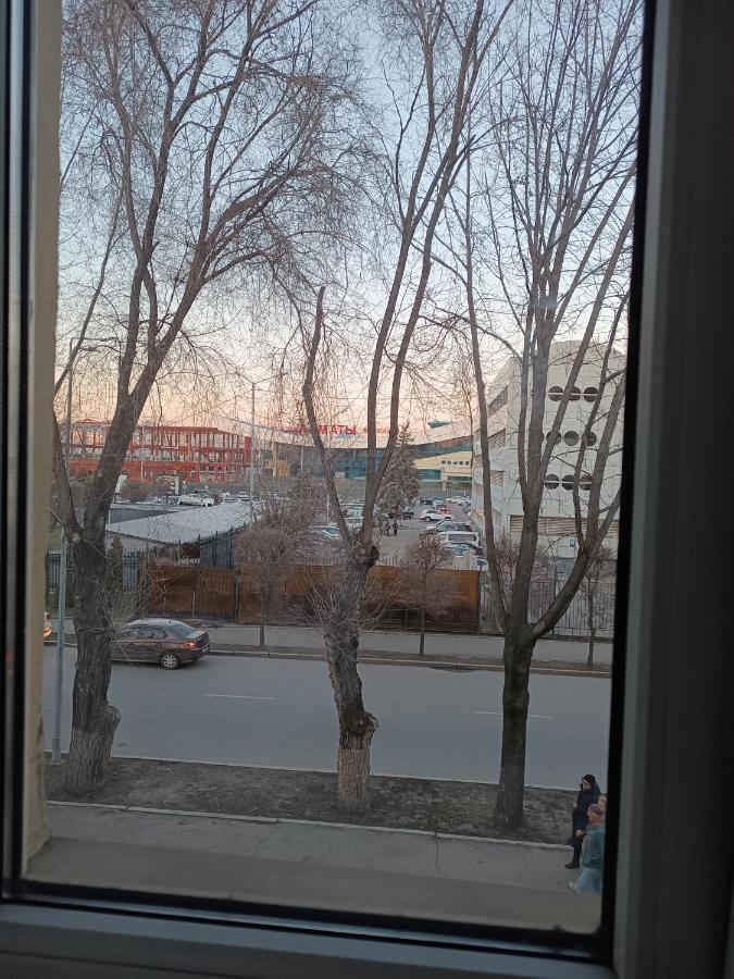 Квартира Напротив Аэропорта Apartment Turksib Bagian luar foto