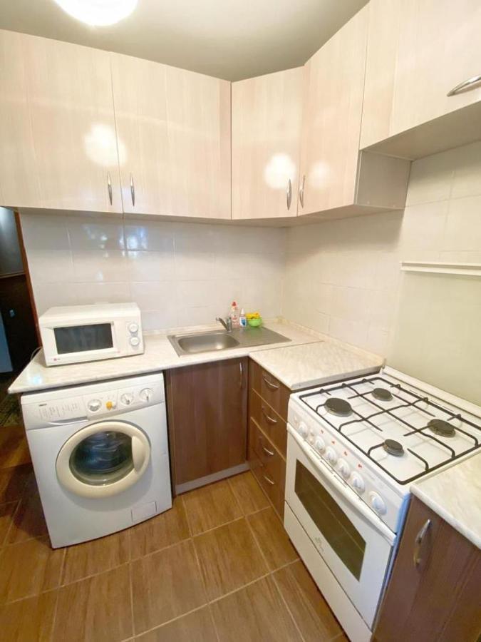 Квартира Напротив Аэропорта Apartment Turksib Bagian luar foto